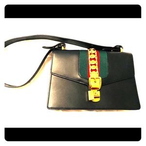 Authentic Gucci shoulder bag black leather